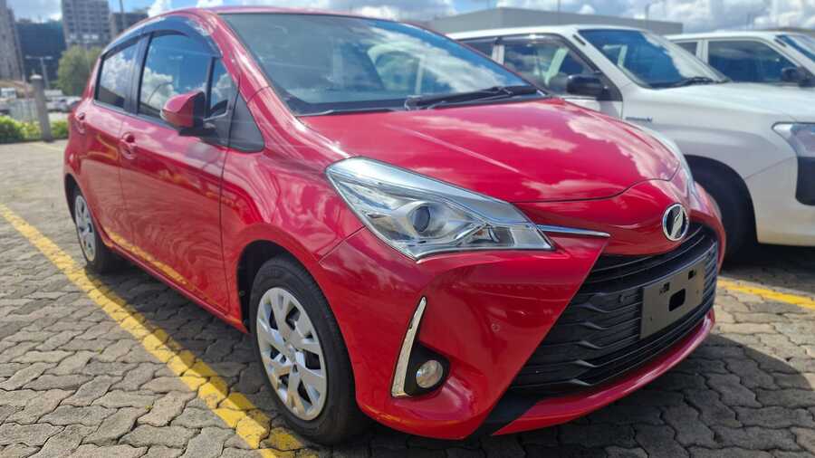 TOYOTA VITZ #8165
